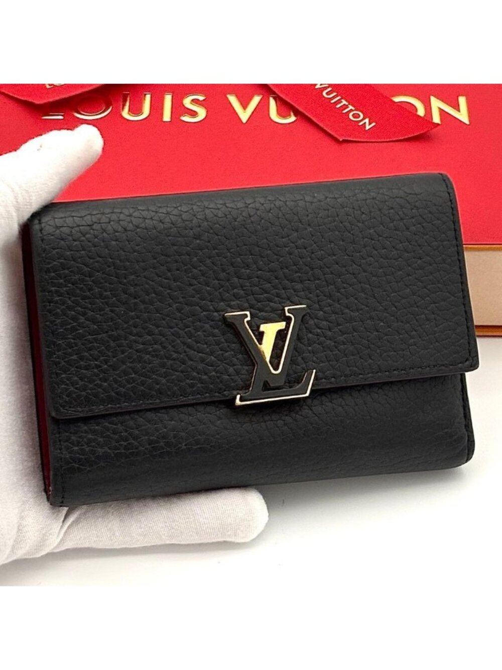 Louis Vuitton Wallet Portefeuille Capucines Compact Black